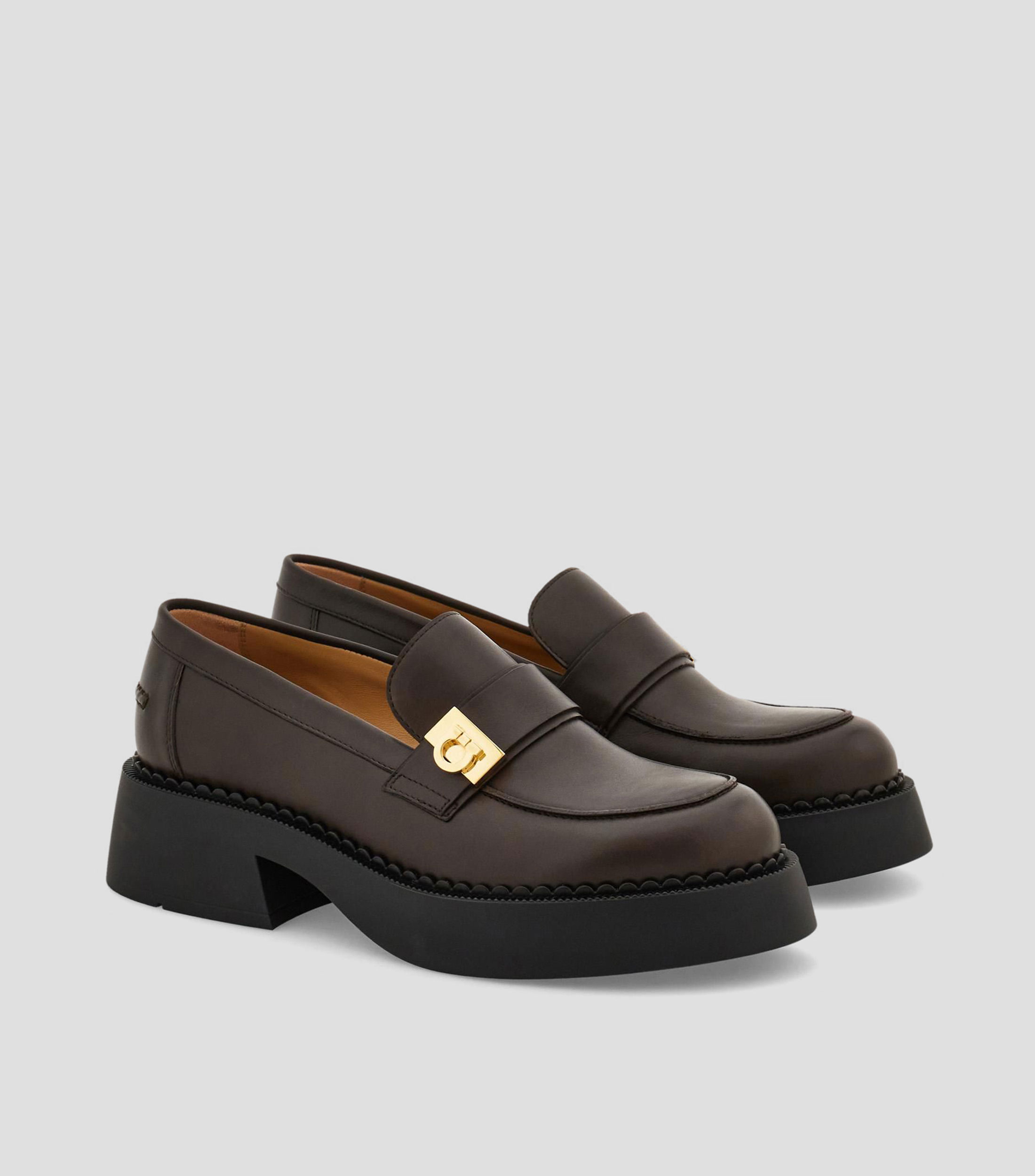 Mocasines bold hebilla Hug Mujer